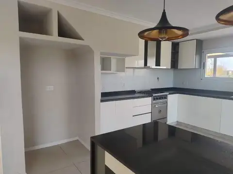 Casa 6 ambientes en venta en EL CANTON con pileta