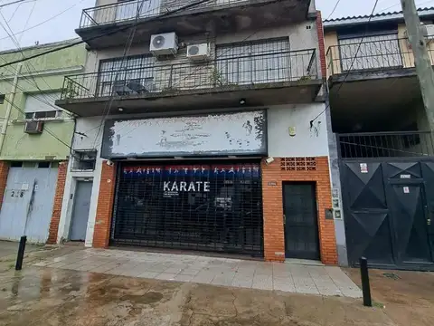 3 AMB SEGUNDO PISO POR ESCALERA!