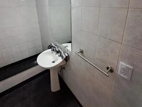 3 AMB SEGUNDO PISO POR ESCALERA!