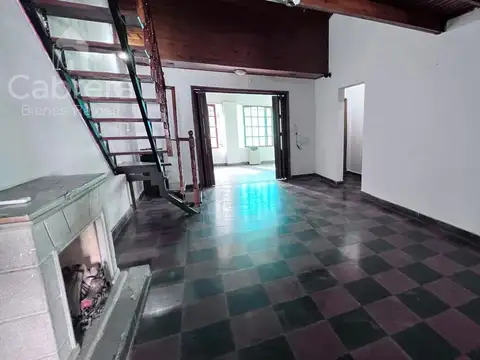 Alquiler casa de 3 dormitorios, parque y garaje. Los Hornos