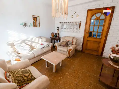 casa 4 ambientes en venta en Quilmes con cochera