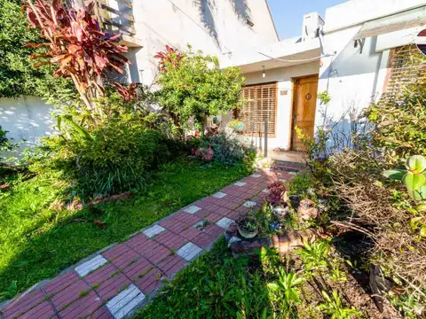 casa 4 ambientes en venta en Quilmes con cochera