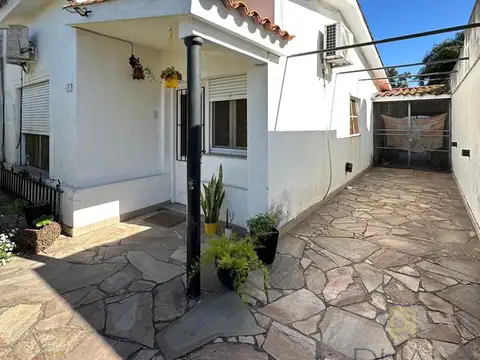 VENTA CASA 2 DORMITORIOS CON PILETA Y GARAGE – FISHERTON