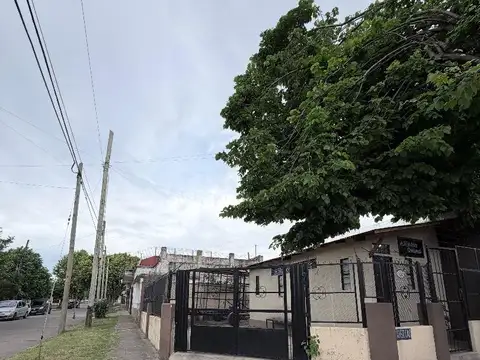 CASA CON DOS LOCALES