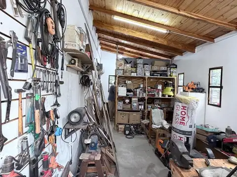 CASA CON DOS LOCALES (OPORTUNIDAD)