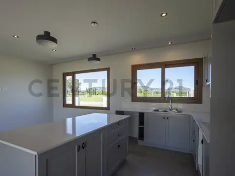 Casa en Venta en Countries y Barrios Cerrados en Tandil, USD 315.000