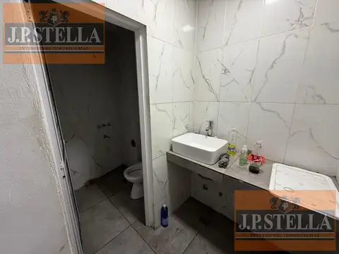 Local en Alquiler en Lomas del Mirador, USD 2.500