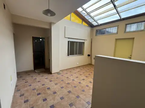 Alquiler PH 2 ambientes y medio con patio en Villa Luro