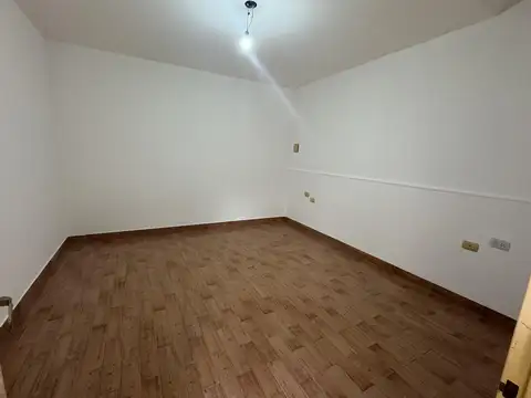 Alquiler PH 2 ambientes y medio con patio en Villa Luro