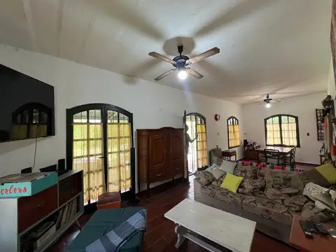 Casa 6 ambientes con 2 baños