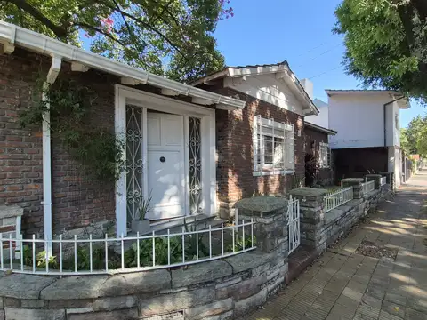 Casa en venta en Olivos de 4 ambientes. Todo planta baja y muy soleada