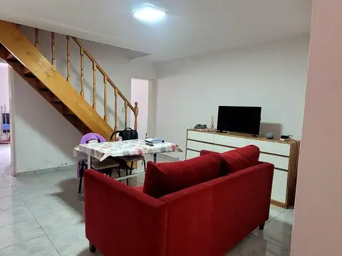 Venta Triplex 2 dormitorios- Estudio- Islas Malvinas 1900- Bª Provincias Unidas