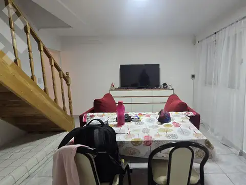 Casa 5 ambientes con 1 baño