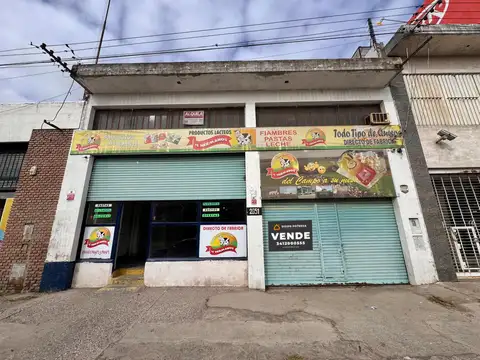Galpón con Local al frente y oficinas  en Zona Sur