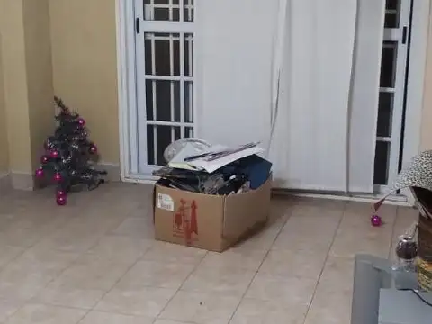 Casa sobre gran lote.