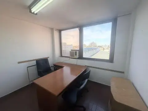 Oficina en Alquiler en Villa Lynch, $ 350.000