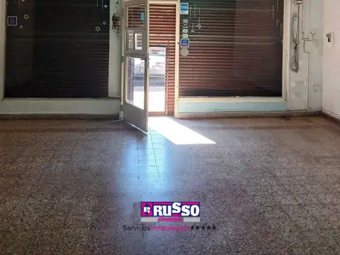 Local en Alquiler en Isidro Casanova, $ 700.000