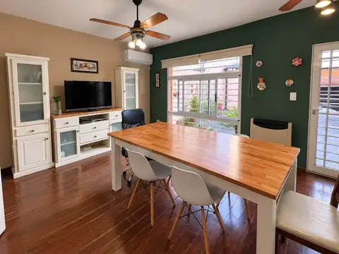 Casa 4 ambientes con 2 baños