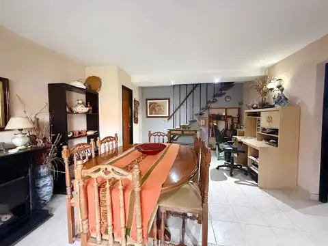 Depto Tipo Casa en Venta con 1 cocheras