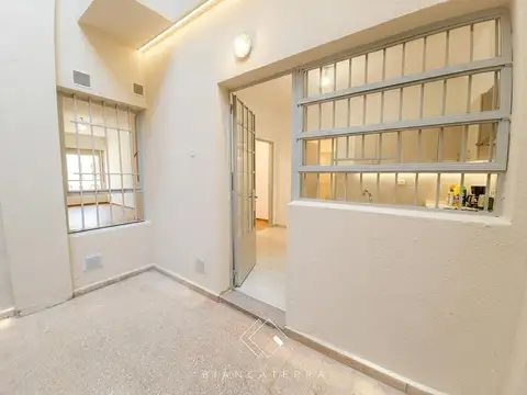 Zeballos 300, Piso 00