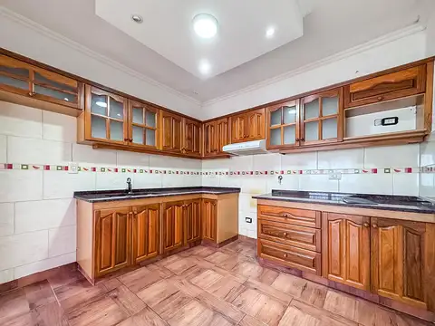 Venta | permuta casa al frente 3 dormitorios, pileta y cochera. baigorria