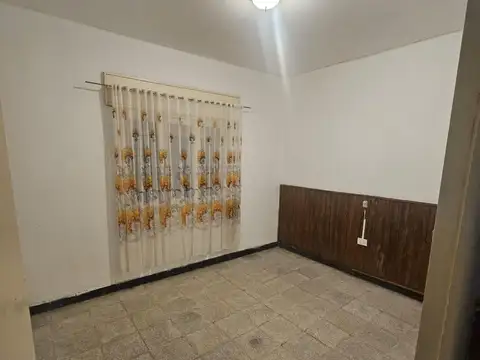 Casa 5 ambientes con 1 baño