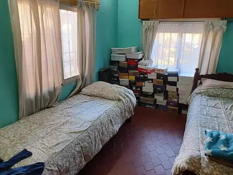 CASA 4 AMB C/GARAGE, FONDO LIBRE Y DEPTO/QUINCHO EN FDO!