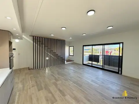 Dúplex 4 Ambientes a Estrenar con Cochera para Dos Autos, Jardín y Balcones – Tigre Centro.