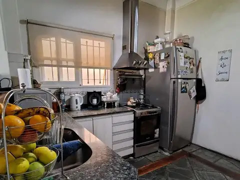 OPORTUNIDAD  CASA CON LOTE DOBLE