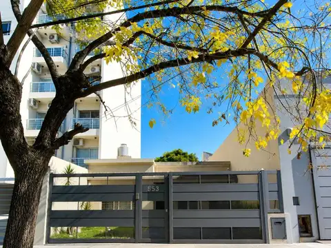 OPORTUNIDAD  CASA CON LOTE DOBLE