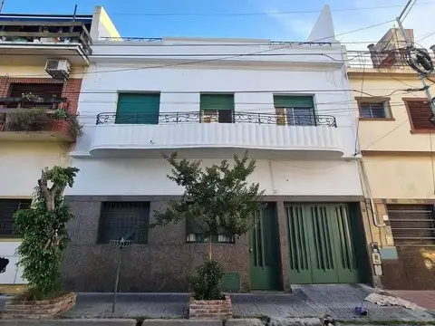 Casa en venta - 4 Dormitorios 2 Baños - 179Mts2 - Avellaneda