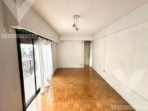 Departamento de un ambiente con dos balcones corridos. Oportunidad
