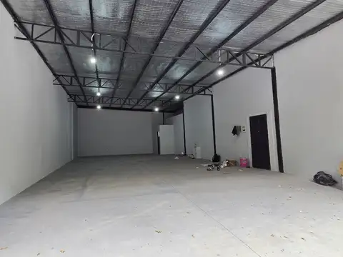 Local comercial en alquiler en Vieytes al 1300 Barracas zona Outlet  CABA