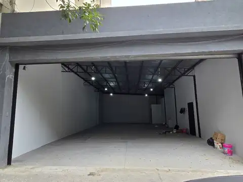 Local comercial en alquiler/venta en Vieytes al 1300 Barracas zona Outlet  CABA