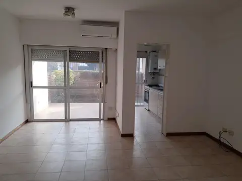 Hermoso Departamento de 2 ambientes con Jardin propio.