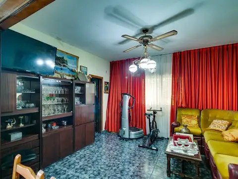 VENTA de CASA + LOCAL - EXCELENTE ESQUINA BERISSO
