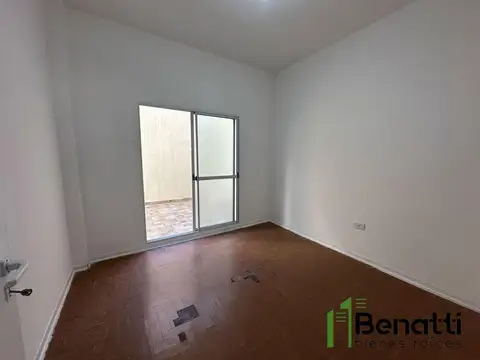 PH TIPO CASA 3 AMBIENTES AL FRENTE CON PATIO. SIN EXPENSAS