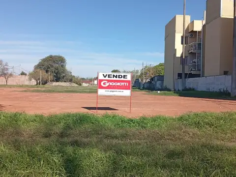 2 Terrenos baldíos con todos los servicios