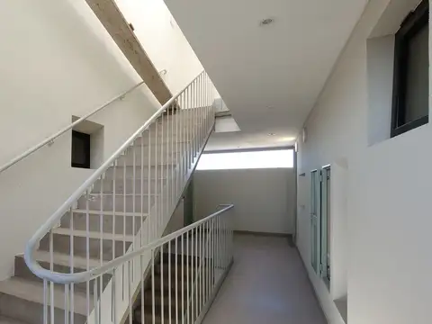 Depto Tipo Casa en Venta en Versalles, USD 165.000