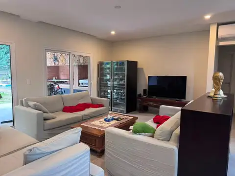Casa 4 ambientes con 4 baños
