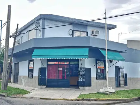 PROPIEDAD EN BLOQUE DEPARTAMENTO Y 2 LOCALES MAS TERRENO