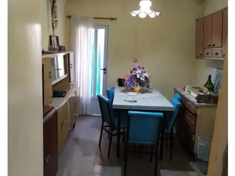 Casa 4 ambientes con 1 baño