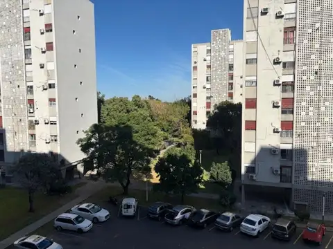 Fondo De La Legua 2400, Piso 4°