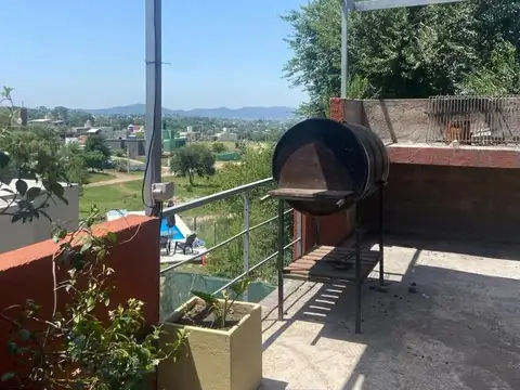 Complejo de 3 departamento con Local-cocheras y Pileta