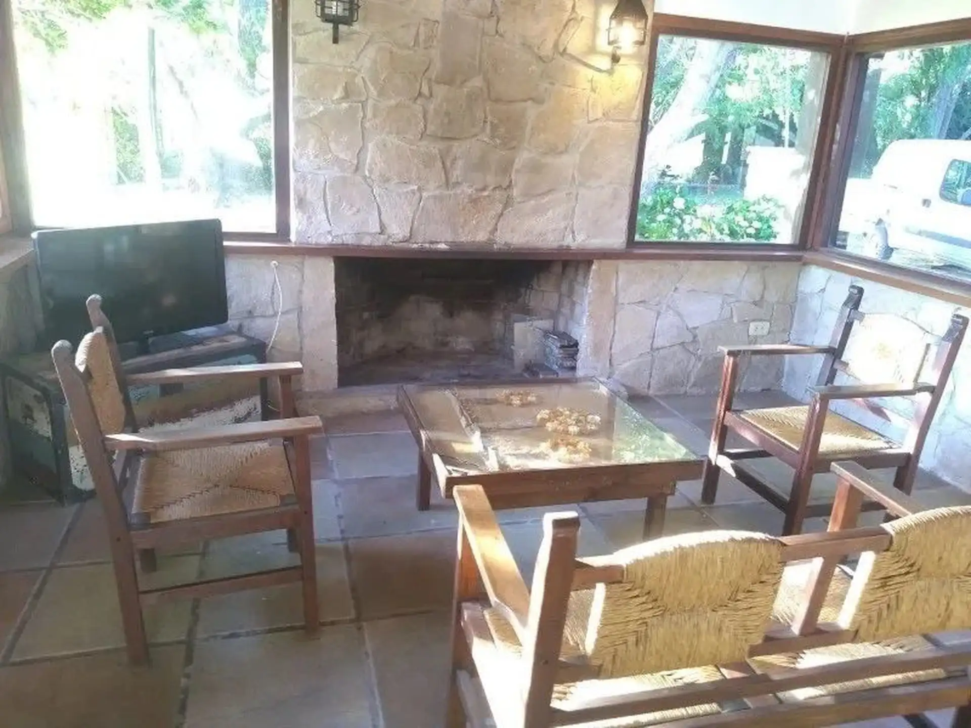 Venta de chalet hermoso de 3 ambientes con pileta