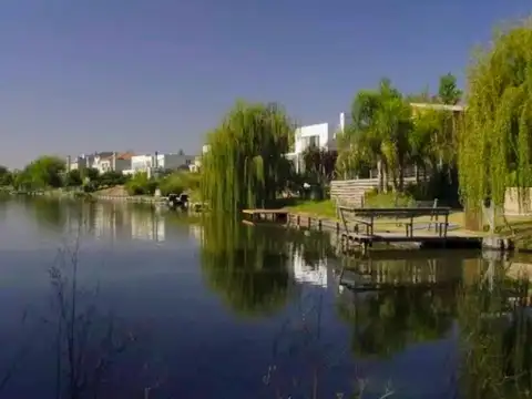 Casa en alquiler amoblada en Castores, Nordelta