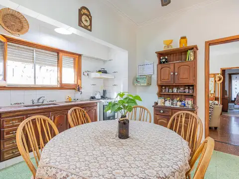 Casa en Venta con 3 cocheras