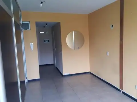 MONOAMBIENTE EN ALQUILER EN CASTELAR CENTRO