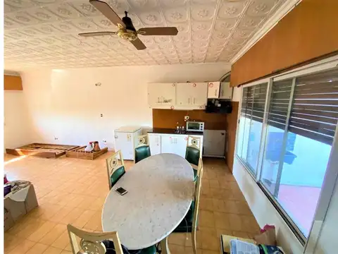 Casa en Venta con 3 cocheras