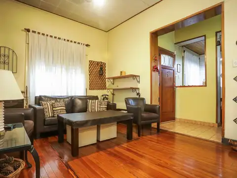 Casa En Venta 4 Ambientes Liniers Con Cochera